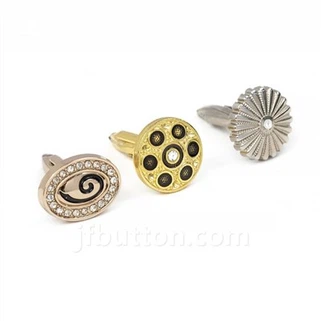 Cufflink emas putih dengan berlian