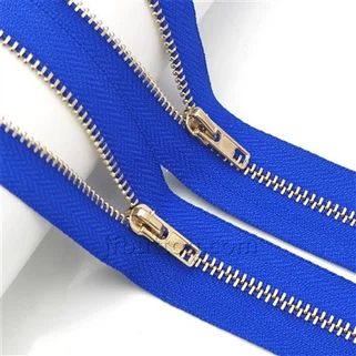 Zipper logam adat